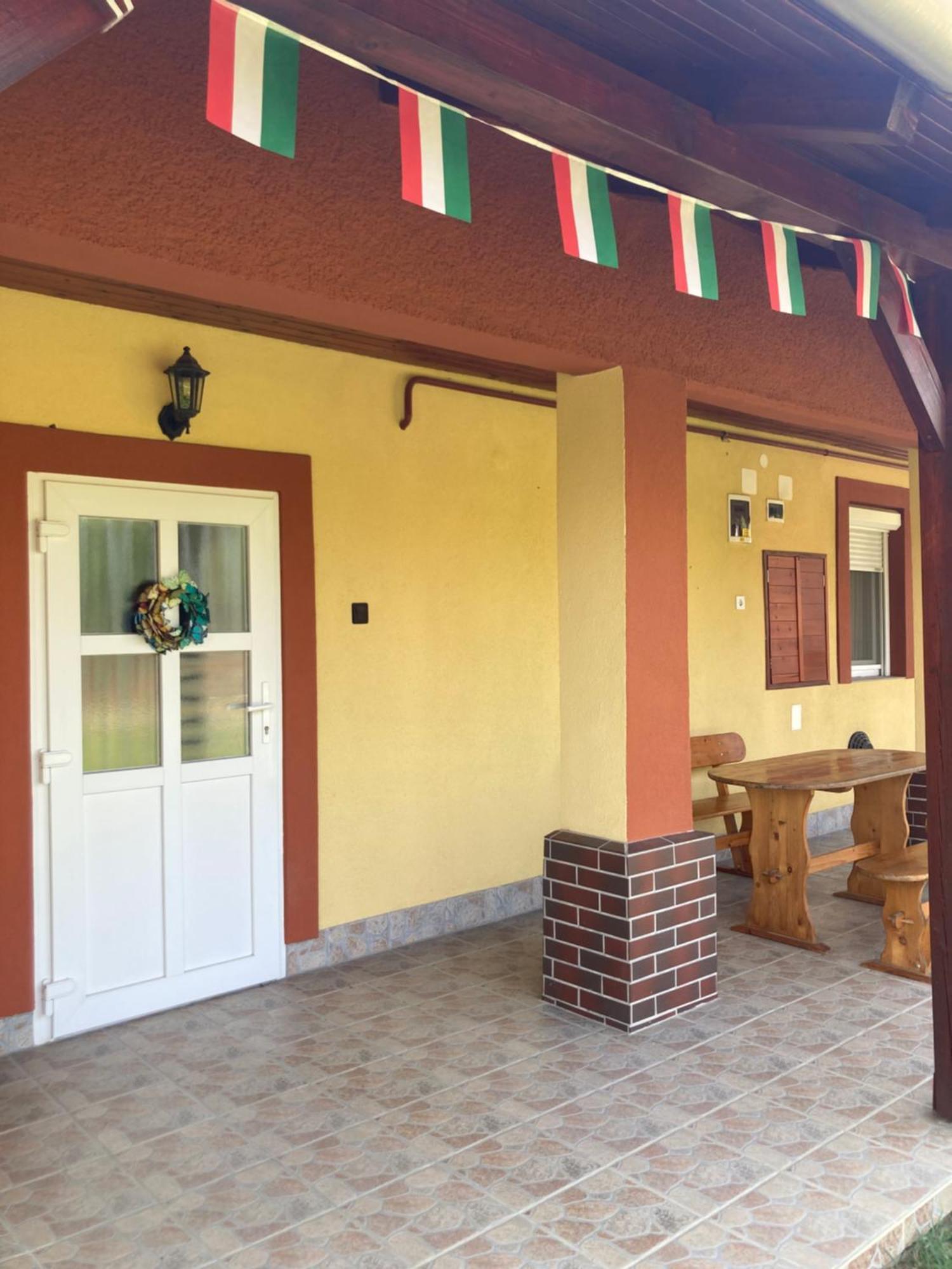 Tiszavirag Vendeghaz Apartment Tiszacsege Bagian luar foto