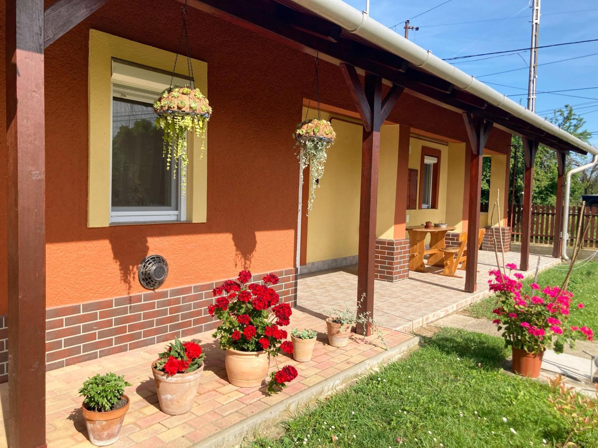 Tiszavirag Vendeghaz Apartment Tiszacsege Bagian luar foto